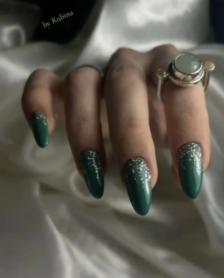 Manucure Strasbourg pose gel verte