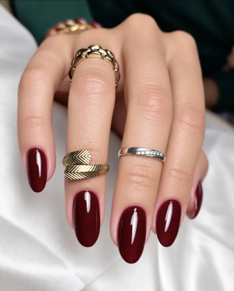 Manucure Strasbourg, vernis bordeaux
